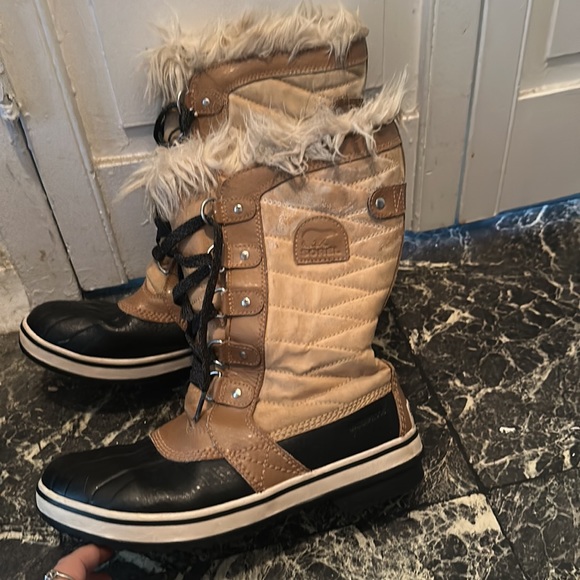 Sorel Boots - Picture 3 of 7